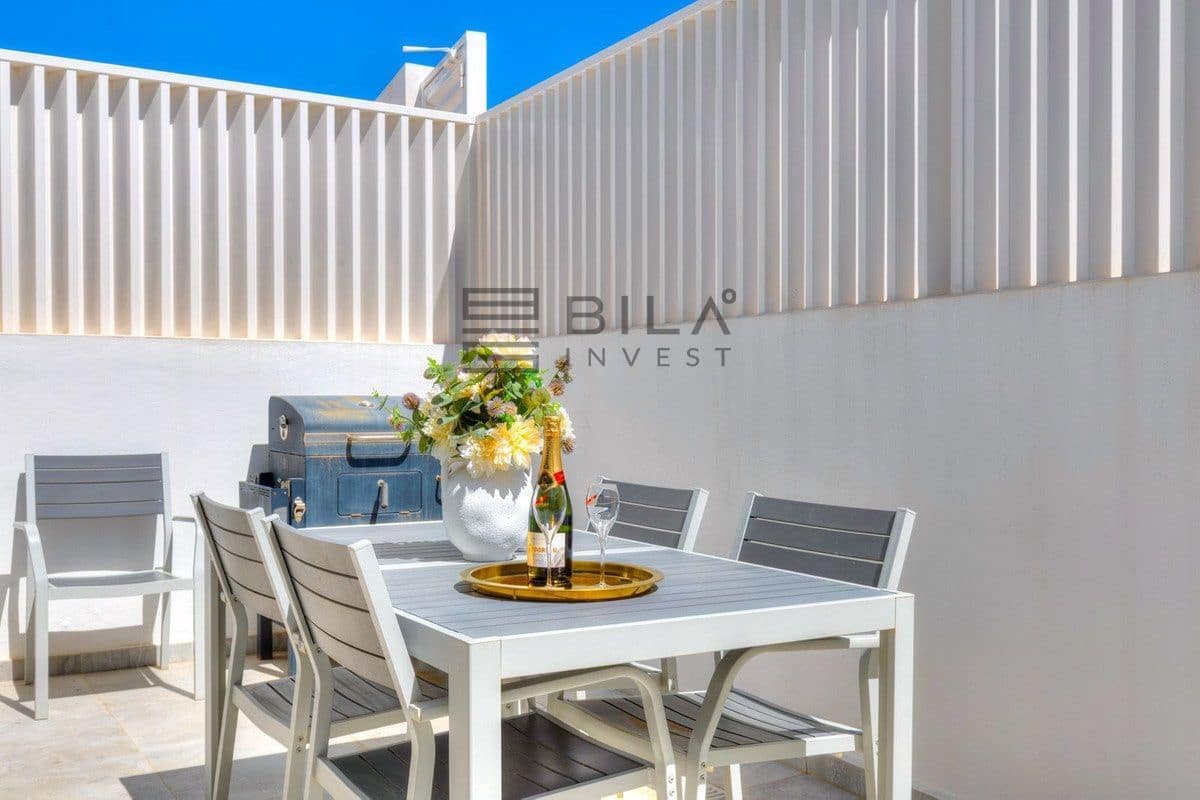 3 bedroom Townhouse for sale in Fuengirola with pool garage - € 575,000 (Ref: 9861143)