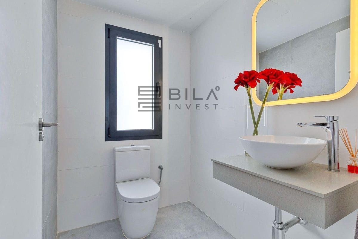 3 bedroom Townhouse for sale in Fuengirola with pool garage - € 575,000 (Ref: 9861143)