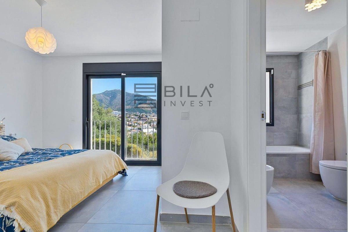 3 bedroom Townhouse for sale in Fuengirola with pool garage - € 575,000 (Ref: 9861143)