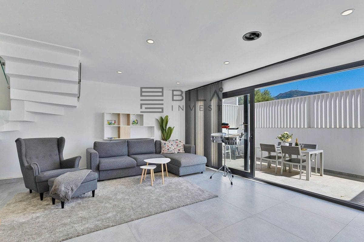 3 bedroom Townhouse for sale in Fuengirola with pool garage - € 575,000 (Ref: 9861143)