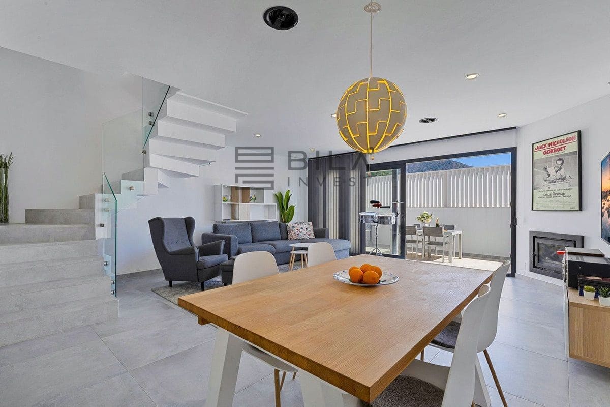 3 bedroom Townhouse for sale in Fuengirola with pool garage - € 575,000 (Ref: 9861143)