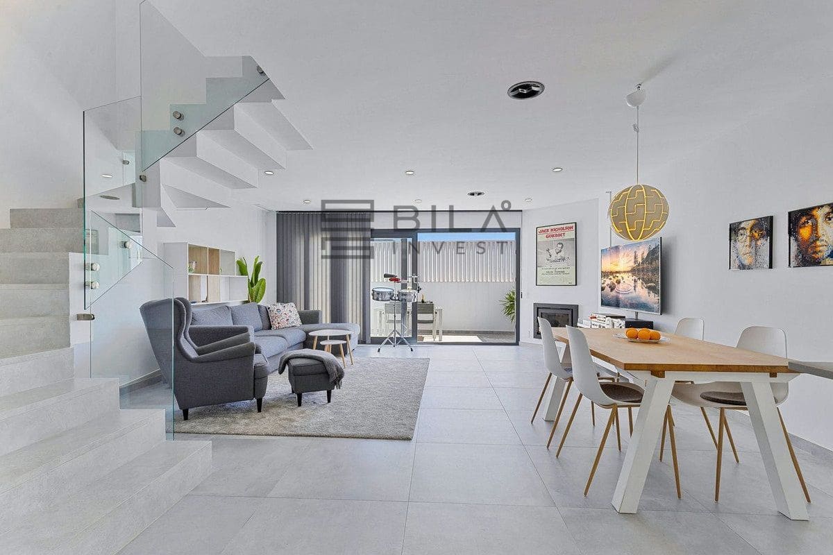 3 bedroom Townhouse for sale in Fuengirola with pool garage - € 575,000 (Ref: 9861143)
