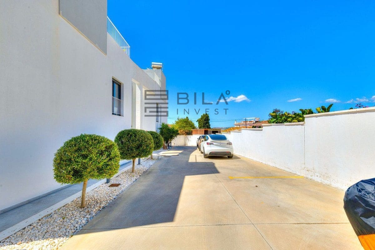 3 bedroom Townhouse for sale in Fuengirola with pool garage - € 575,000 (Ref: 9861143)