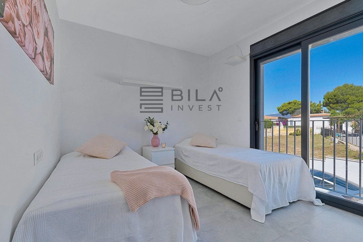 3 bedroom Townhouse for sale in Fuengirola with pool garage - € 575,000 (Ref: 9861143)