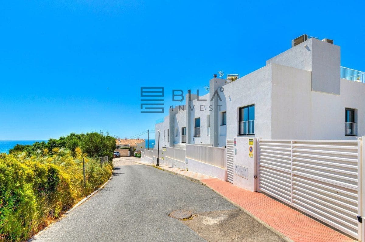 3 bedroom Townhouse for sale in Fuengirola with pool garage - € 575,000 (Ref: 9861143)