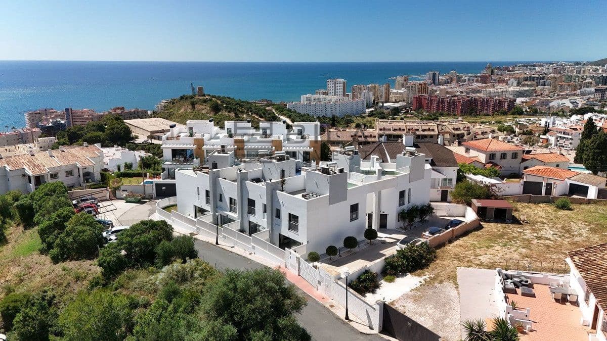 3 bedroom Townhouse for sale in Fuengirola with pool garage - € 575,000 (Ref: 9861143)