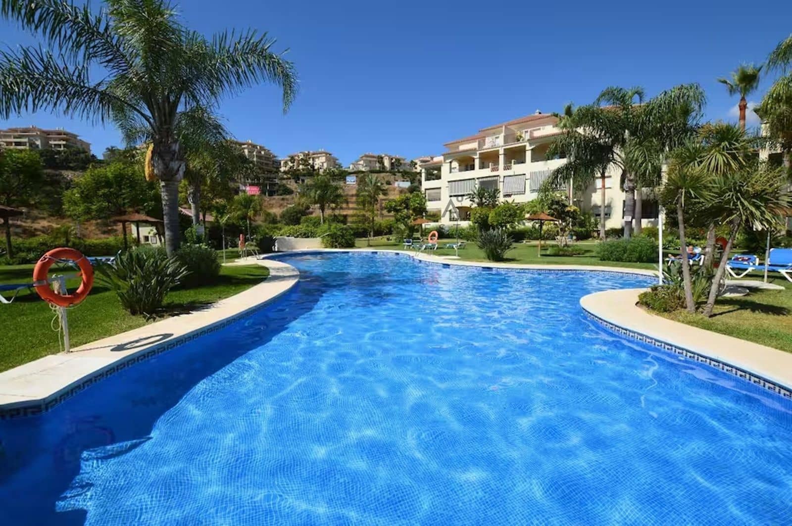 2 soverom Leilighet til salgs i La Cala Hills med svømmebasseng garasje - € 345 000 (Ref: 9861144)