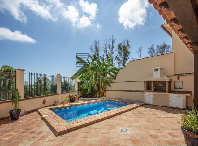 3 chambre Villa/Maison à vendre à Benalmádena pueblo, Benalmádena avec piscine - 800 000 € (Ref: 9861146)