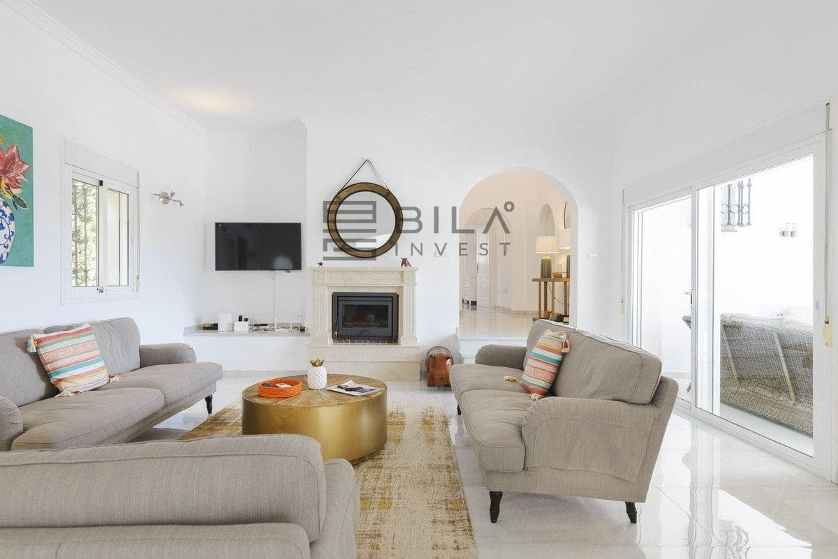4 soverom Villa til salgs i Mijas med svømmebasseng garasje - € 1 075 000 (Ref: 9865974)