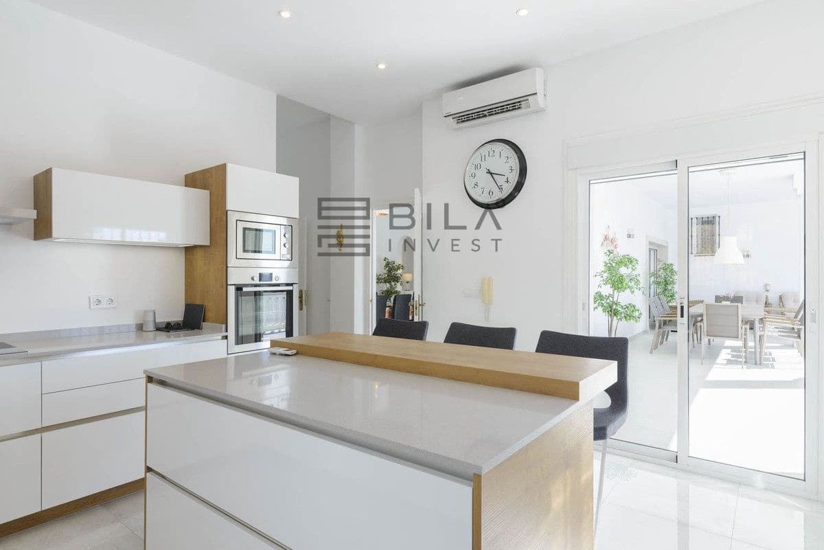 4 soverom Villa til salgs i Mijas med svømmebasseng garasje - € 1 075 000 (Ref: 9865974)