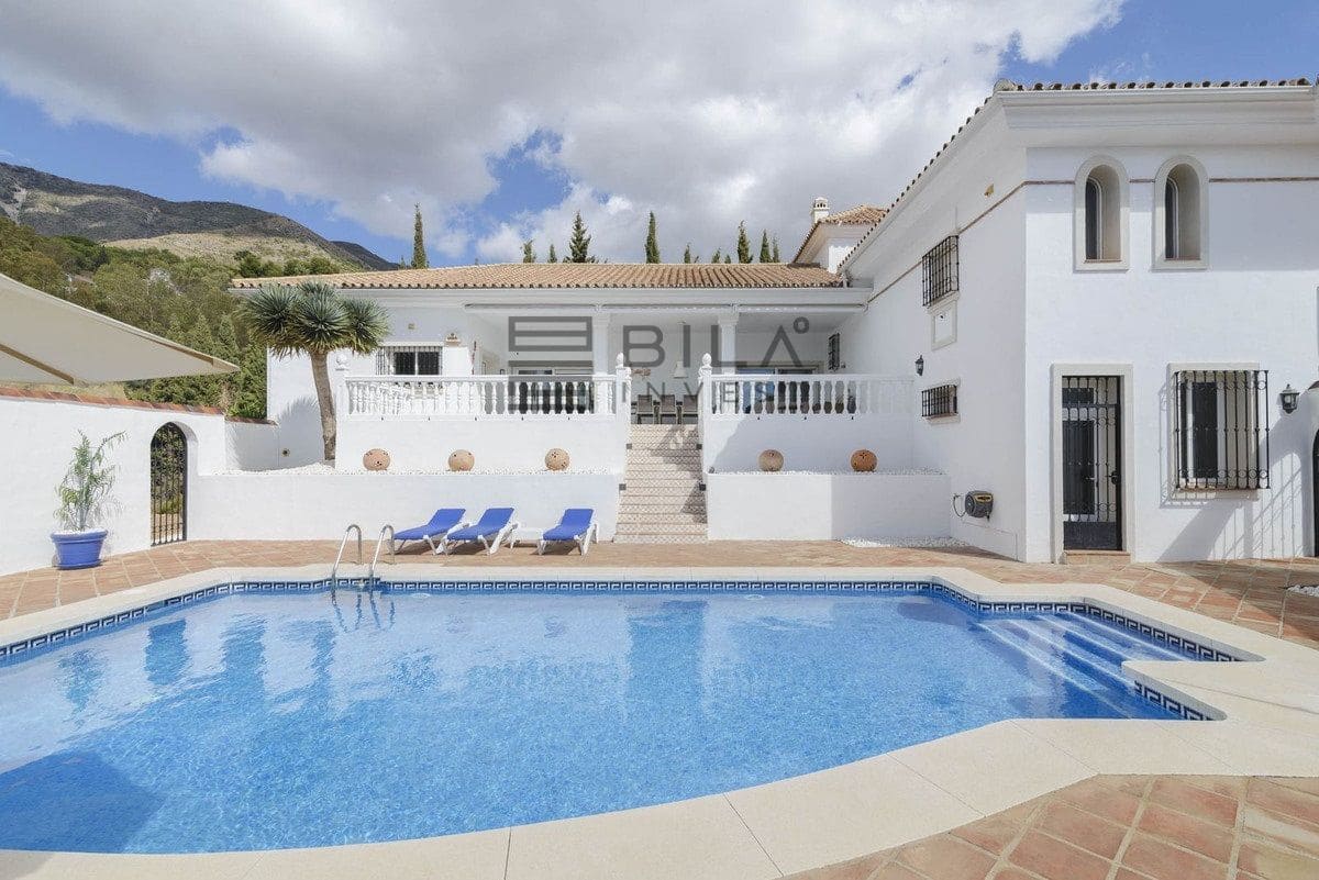 4 soverom Villa til salgs i Mijas med svømmebasseng garasje - € 1 075 000 (Ref: 9865974)