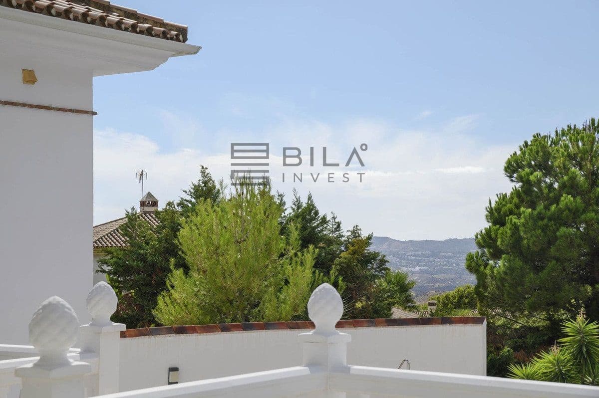 4 soverom Villa til salgs i Mijas med svømmebasseng garasje - € 1 075 000 (Ref: 9865974)