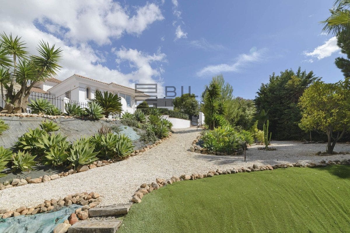 4 soverom Villa til salgs i Mijas med svømmebasseng garasje - € 1 075 000 (Ref: 9865974)