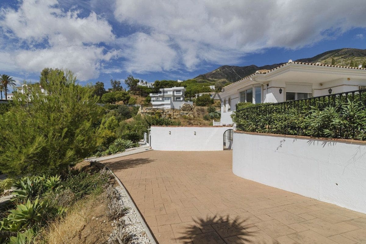 4 soverom Villa til salgs i Mijas med svømmebasseng garasje - € 1 075 000 (Ref: 9865974)