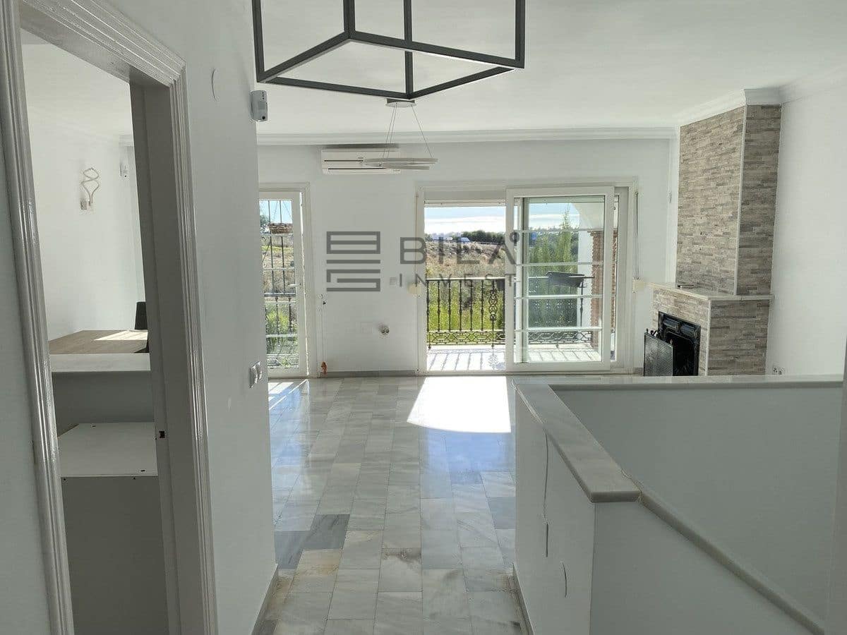 3 bedroom Flat for sale in Mijas Costa with pool - € 319,000 (Ref: 9865977)