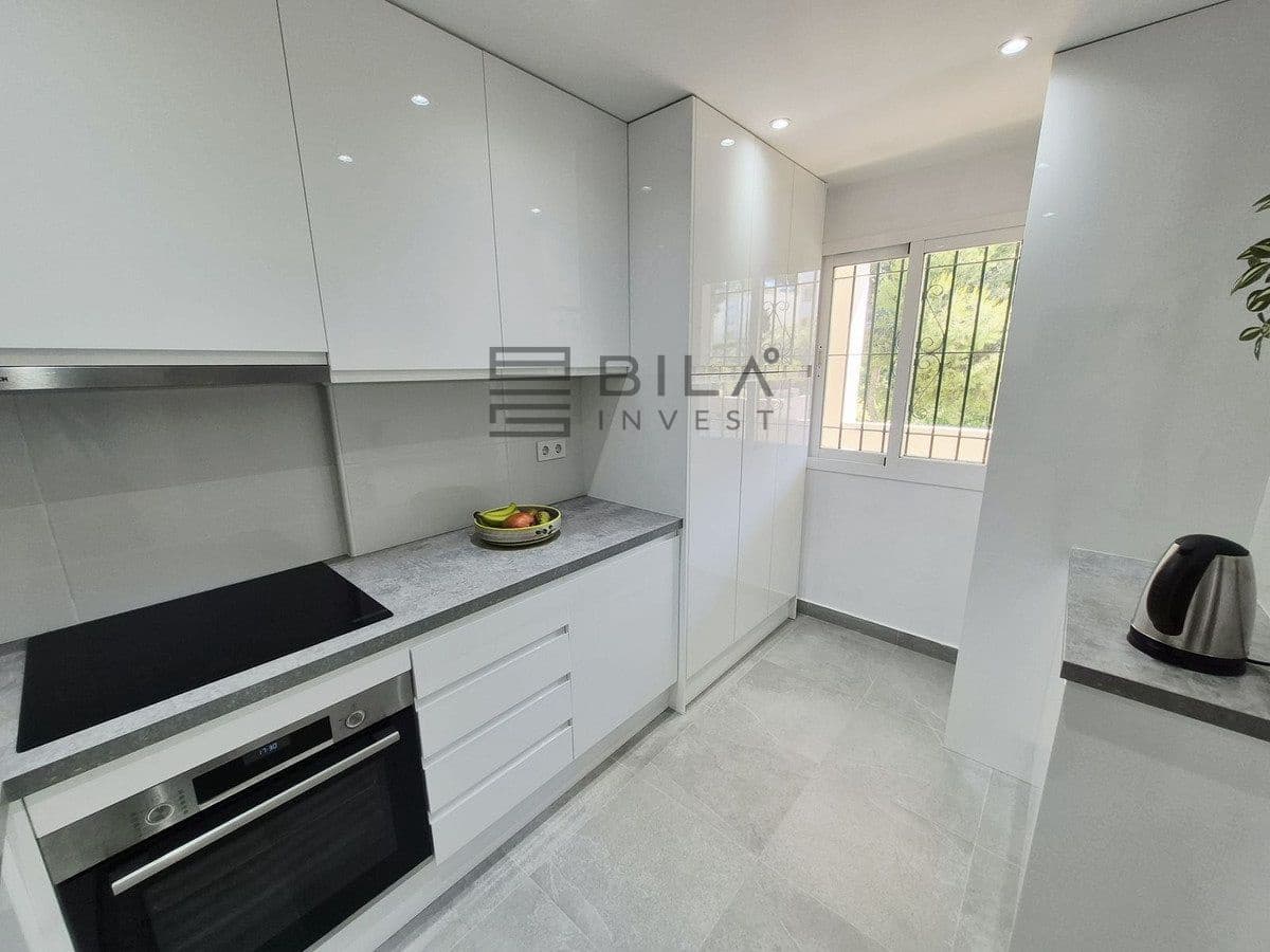 2 bedroom Flat for sale in Miraflores with pool garage - € 350,000 (Ref: 9865978)