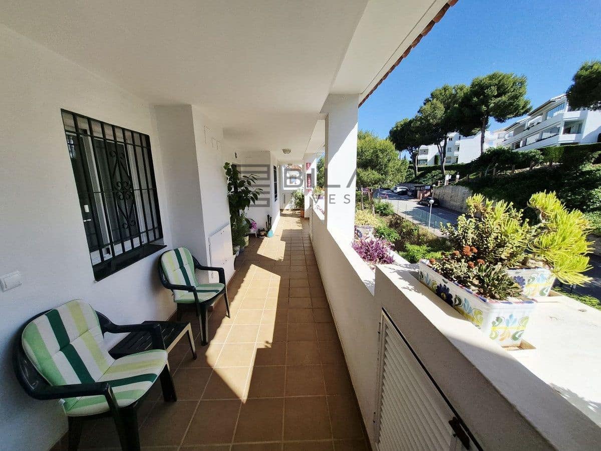 2 bedroom Flat for sale in Miraflores with pool garage - € 350,000 (Ref: 9865978)