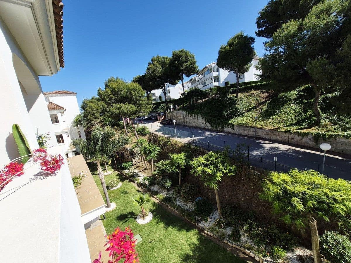 2 bedroom Flat for sale in Miraflores with pool garage - € 350,000 (Ref: 9865978)