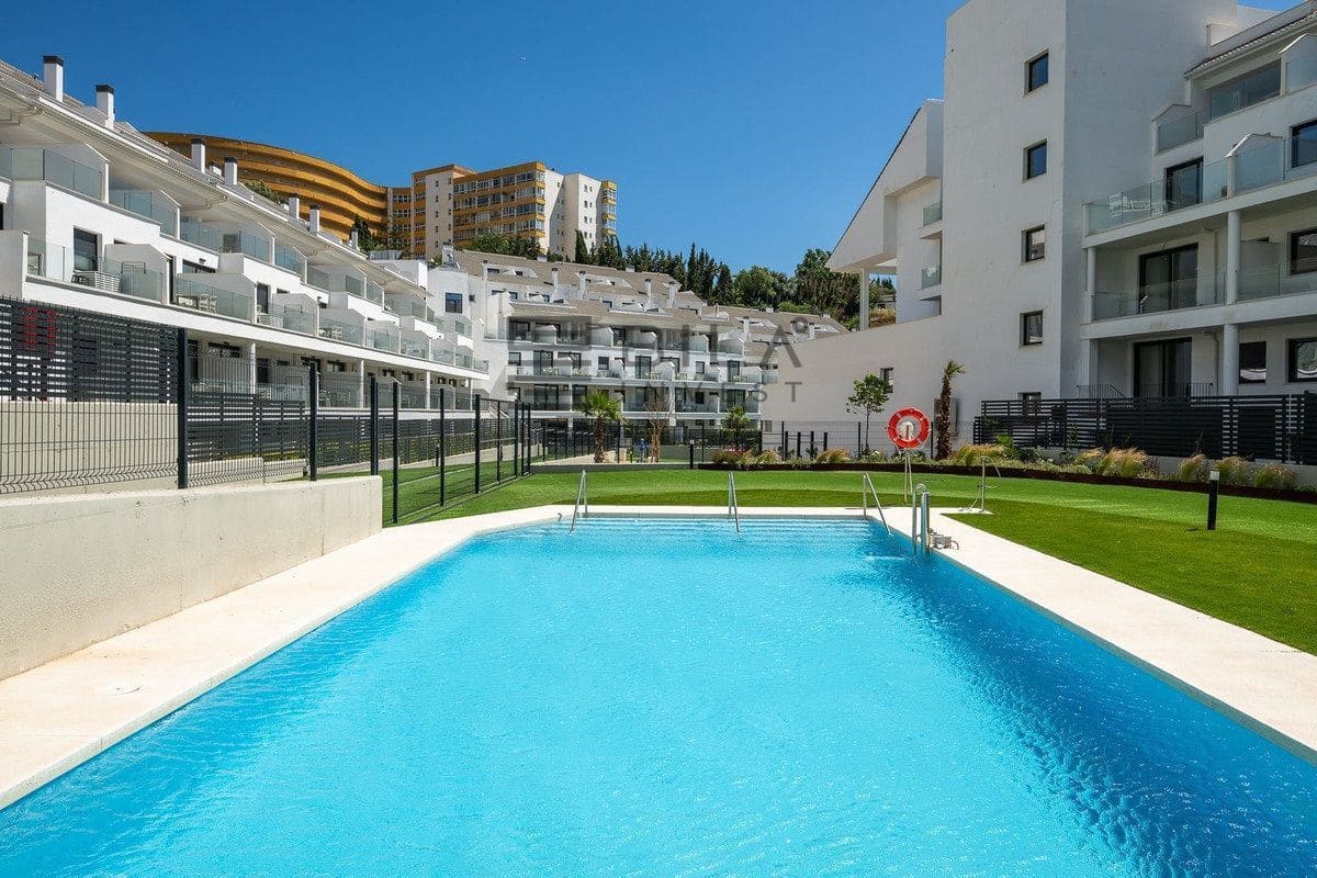 3 sovrum Takvåning till salu i Fuengirola med pool - 375 000 € (Ref: 9865979)