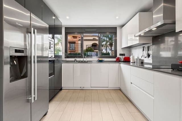 4 soverom Hus til salgs i La Cala de Mijas, Mijas med svømmebasseng - € 995 000 (Ref: 9868044)