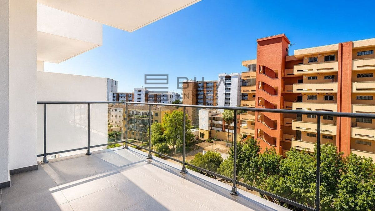 3 bedroom Flat for sale in Benalmadena Costa with pool garage - € 590,000 (Ref: 9868048)