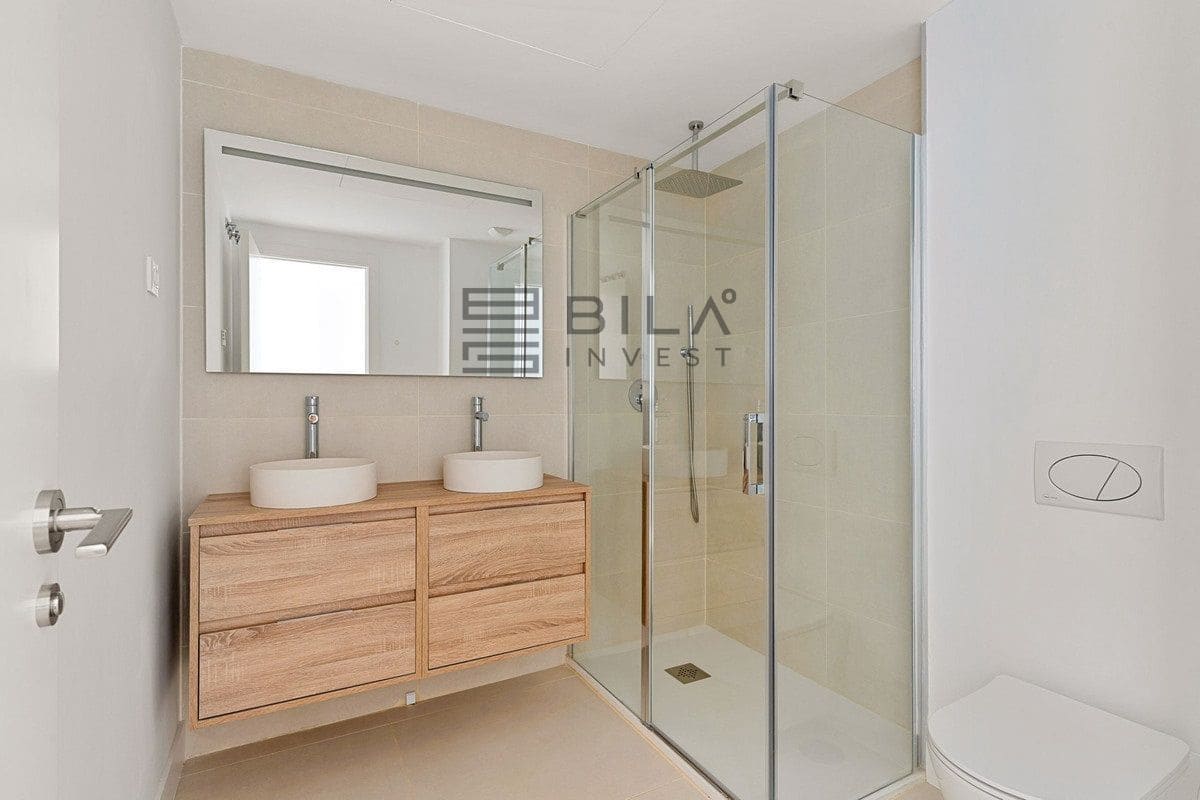 2 bedroom Flat for sale in Fuengirola with pool garage - € 679,000 (Ref: 9868051)