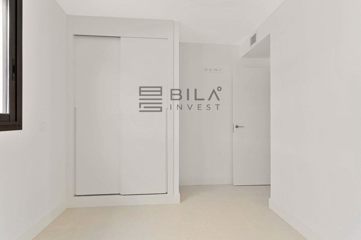 2 bedroom Flat for sale in Fuengirola with pool garage - € 679,000 (Ref: 9868051)