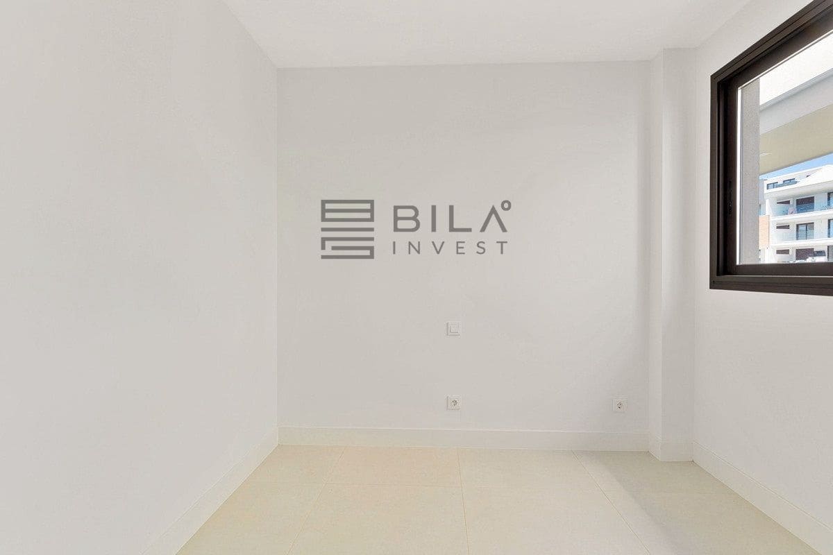 2 bedroom Flat for sale in Fuengirola with pool garage - € 679,000 (Ref: 9868051)