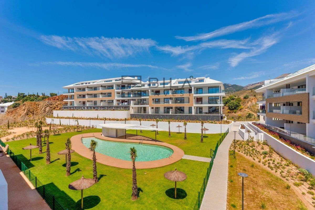 2 bedroom Flat for sale in Fuengirola with pool garage - € 679,000 (Ref: 9868051)