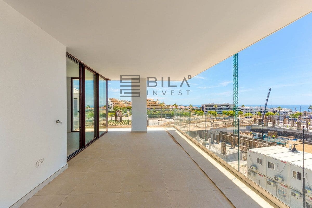 2 bedroom Flat for sale in Fuengirola with pool garage - € 679,000 (Ref: 9868051)