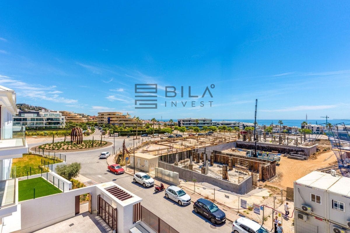 2 bedroom Flat for sale in Fuengirola with pool garage - € 679,000 (Ref: 9868051)