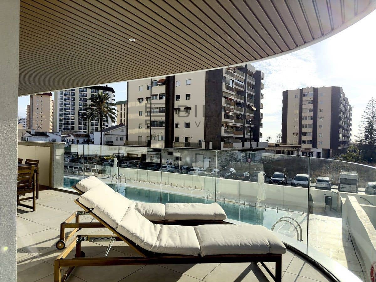2 bedroom Flat for sale in Fuengirola with pool garage - € 719,000 (Ref: 9868052)
