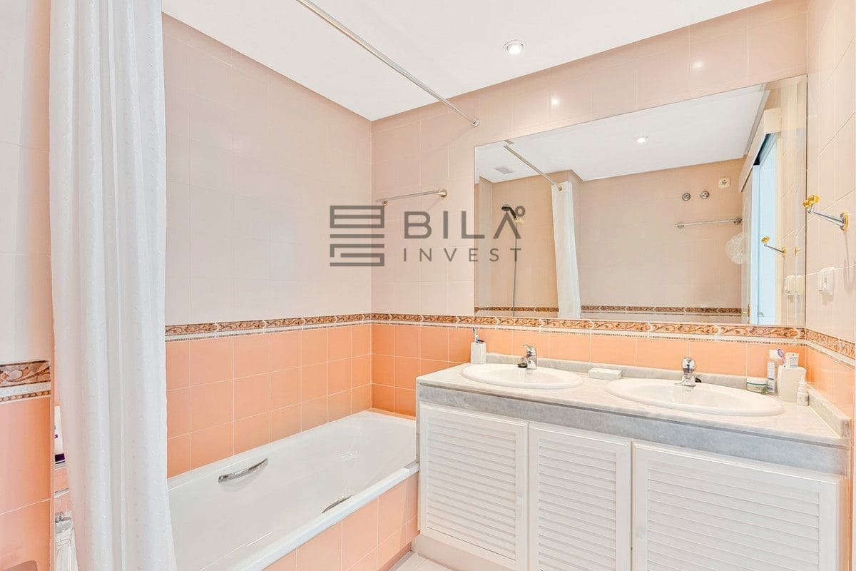2 bedroom Flat for sale in Miraflores with pool garage - € 370,000 (Ref: 9868057)