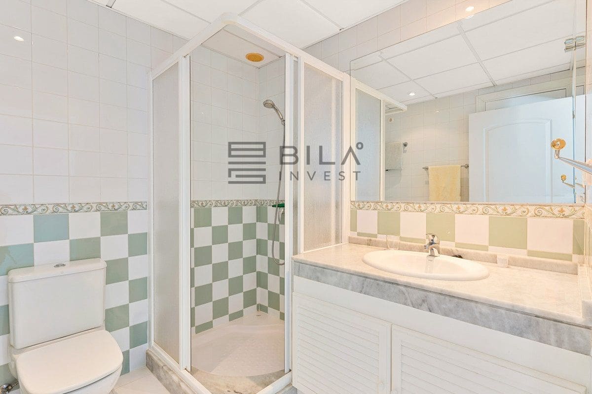 2 bedroom Flat for sale in Miraflores with pool garage - € 370,000 (Ref: 9868057)