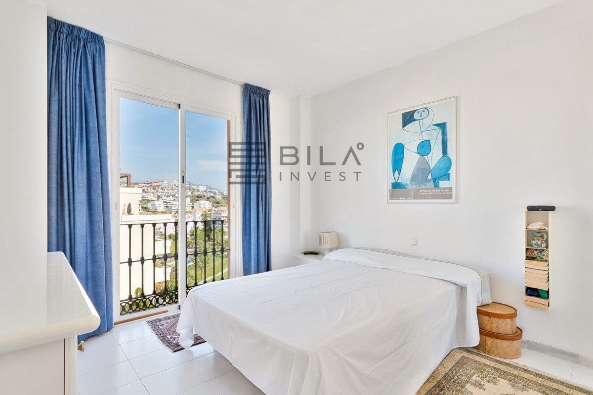 2 bedroom Flat for sale in Miraflores with pool garage - € 370,000 (Ref: 9868057)