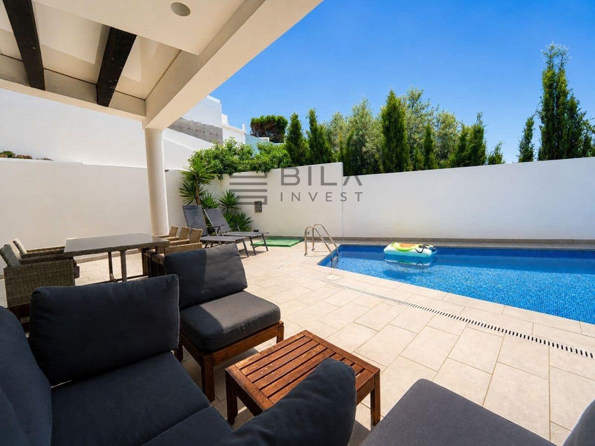 Chalet de 2 habitaciones en Fuengirola en venta con piscina garaje - 625.000 € (Ref: 9872459)