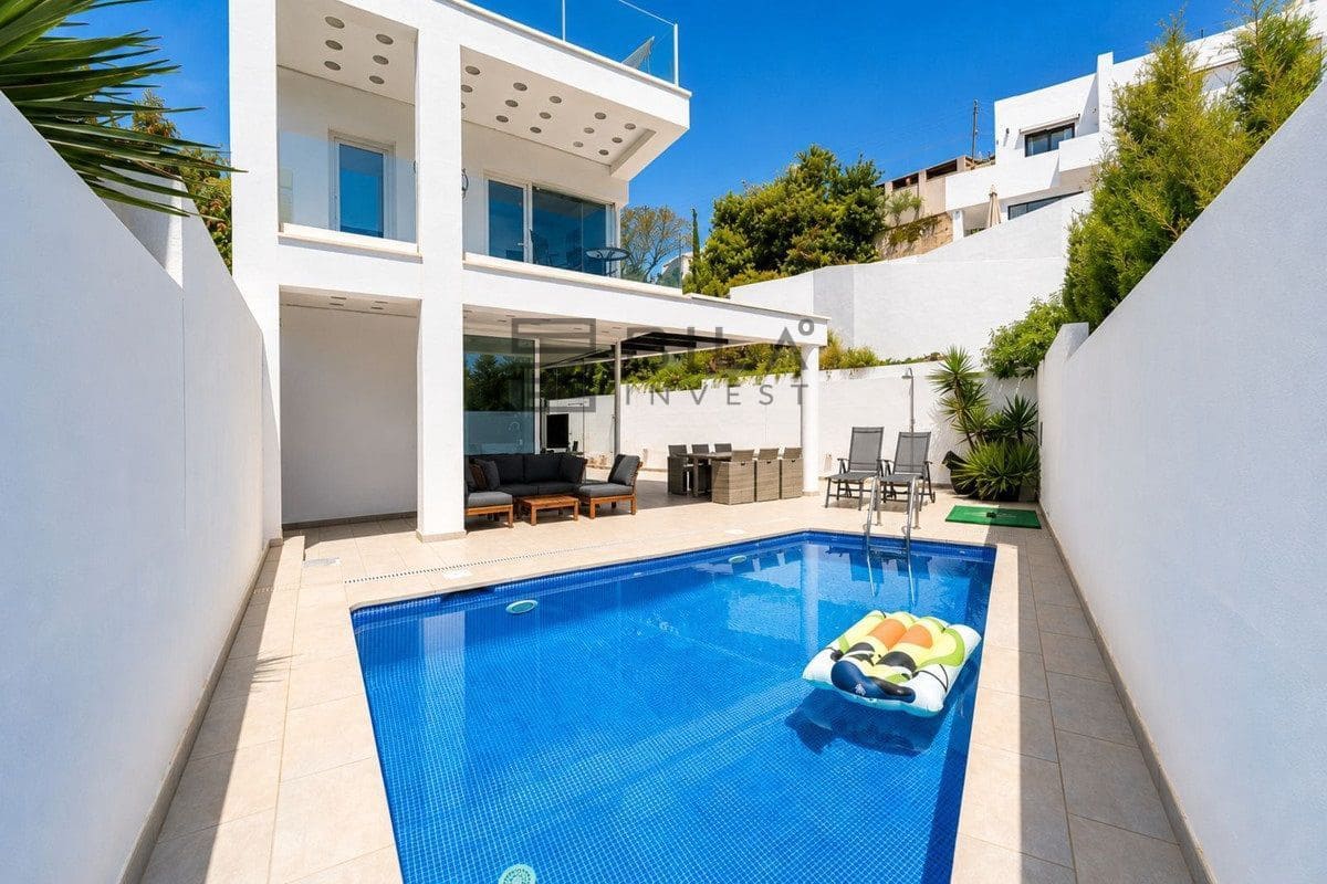 Chalet de 2 habitaciones en Fuengirola en venta con piscina garaje - 625.000 € (Ref: 9872459)