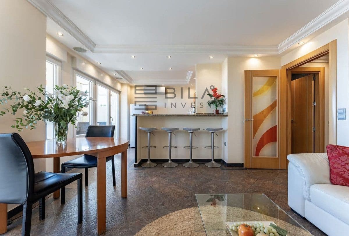 2 makuuhuone Asunto myytävänä paikassa Fuengirola mukana 
autotalli - 630 000 € (Ref: 9872461)