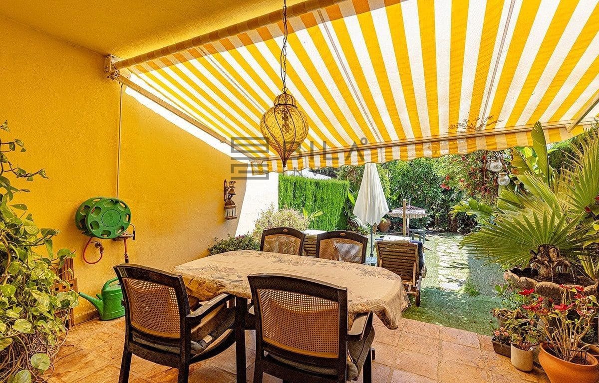 2 sypialnia Dom na sprzedaż w Torrequebrada z basenem garażem - 435 000 € (Ref: 9872463)