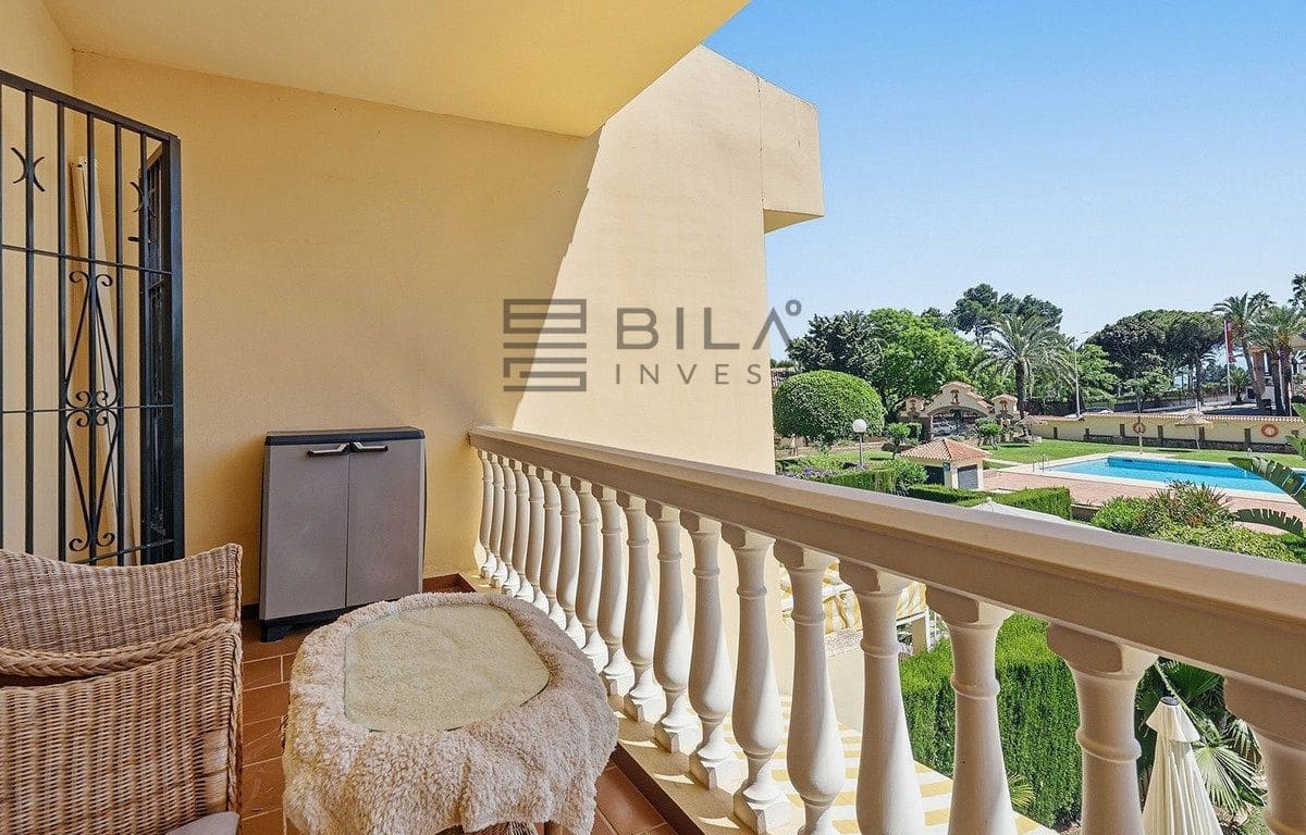 2 sypialnia Dom na sprzedaż w Torrequebrada z basenem garażem - 435 000 € (Ref: 9872463)