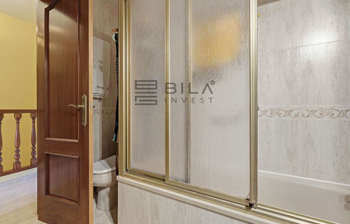 2 sypialnia Dom na sprzedaż w Torrequebrada z basenem garażem - 435 000 € (Ref: 9872463)