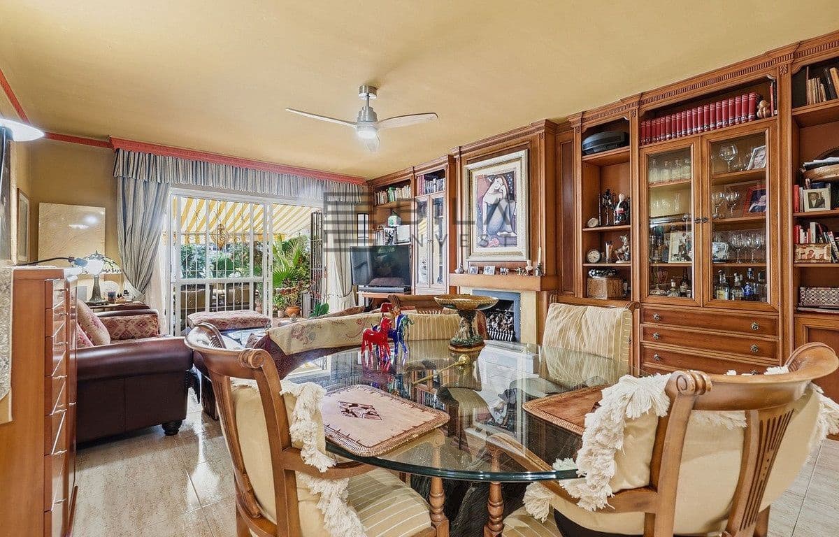 2 sypialnia Dom na sprzedaż w Torrequebrada z basenem garażem - 435 000 € (Ref: 9872463)