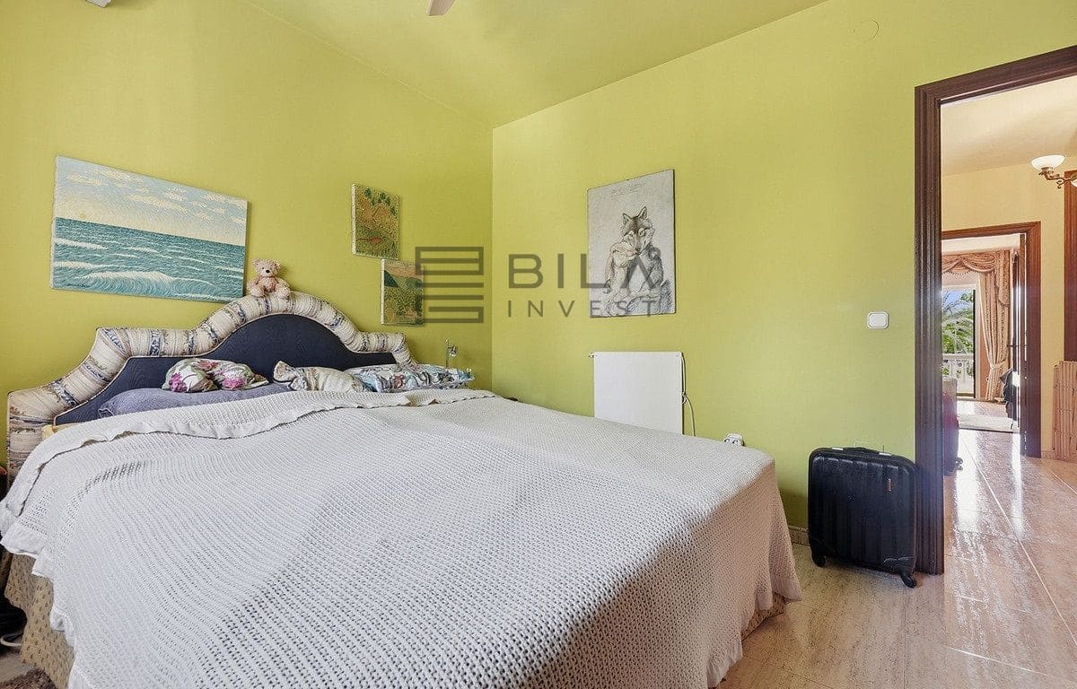 2 sypialnia Dom na sprzedaż w Torrequebrada z basenem garażem - 435 000 € (Ref: 9872463)