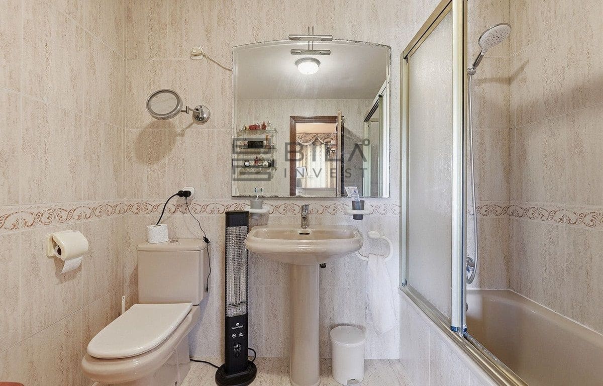 2 sypialnia Dom na sprzedaż w Torrequebrada z basenem garażem - 435 000 € (Ref: 9872463)