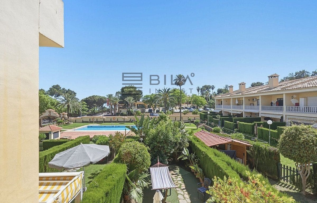 2 sypialnia Dom na sprzedaż w Torrequebrada z basenem garażem - 435 000 € (Ref: 9872463)