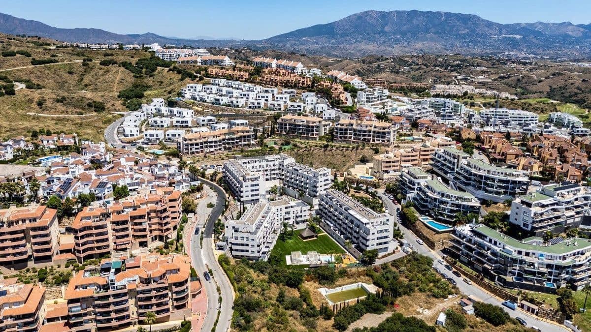 3 soveværelse Lejlighed til salg i Riviera del Sol med swimmingpool garage - € 349.000 (Ref: 9880517)