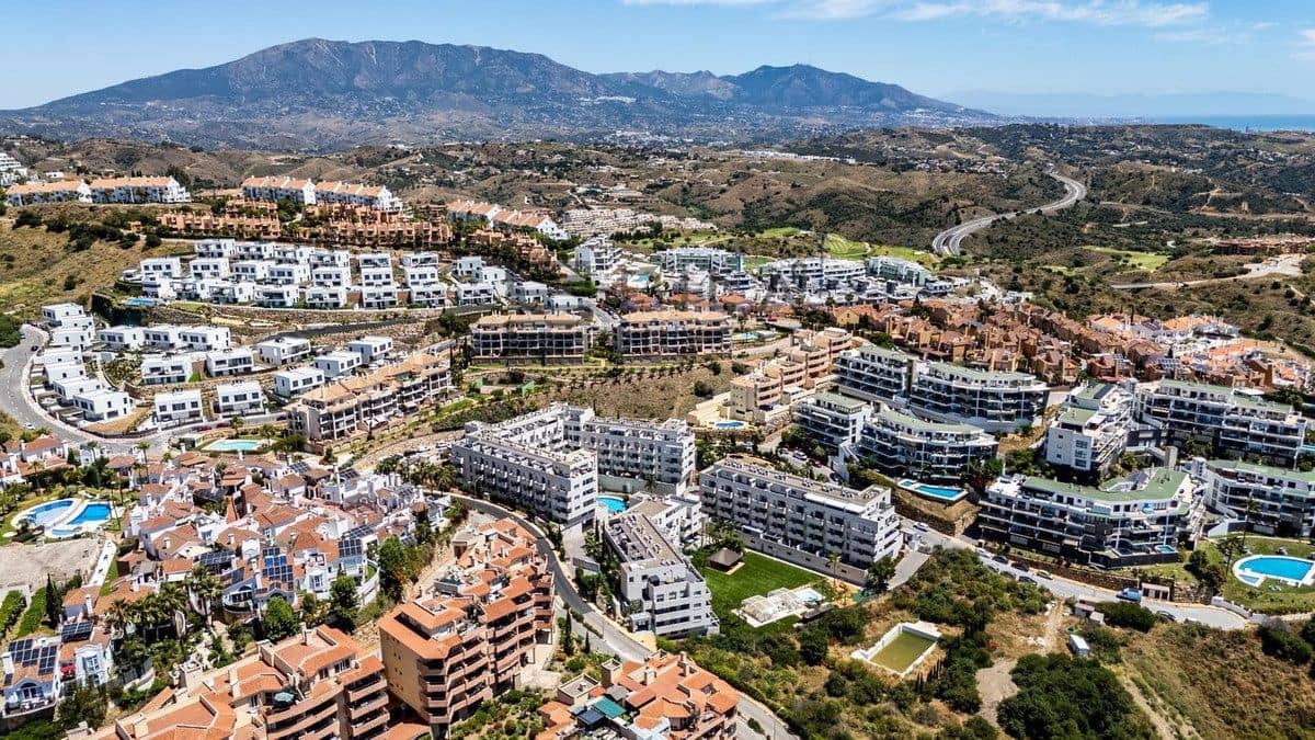 3 soveværelse Lejlighed til salg i Riviera del Sol med swimmingpool garage - € 349.000 (Ref: 9880517)