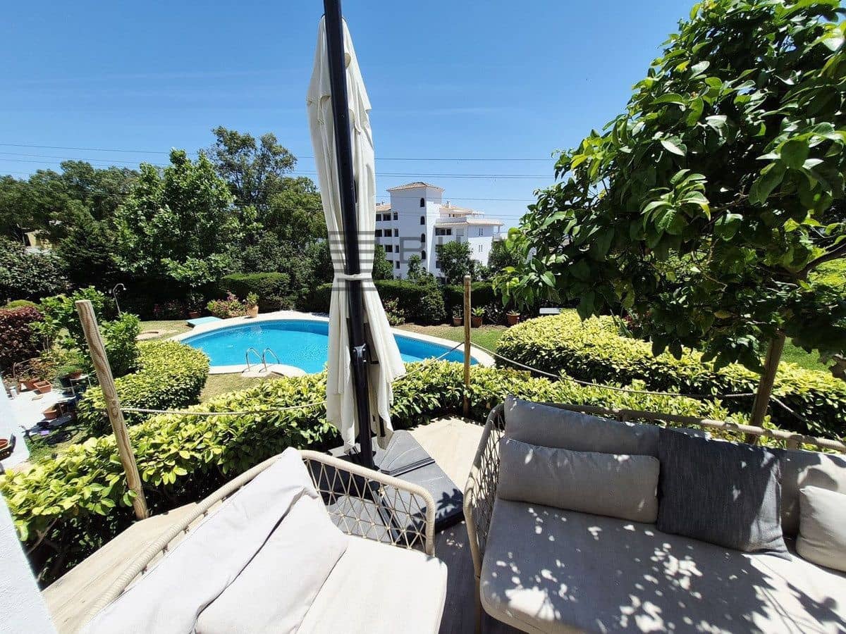 Casa de 2 habitaciones en Calahonda en venta con piscina - 450.000 € (Ref: 9880518)