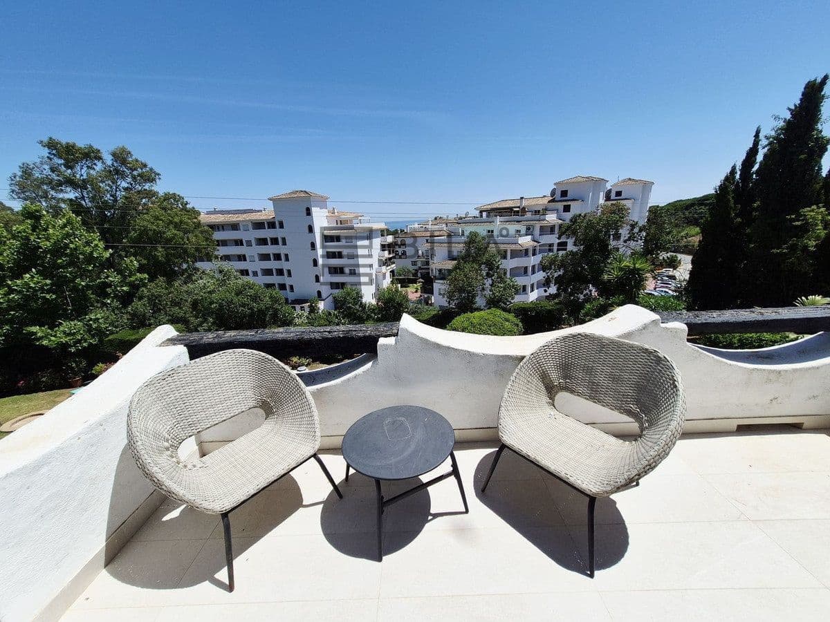 Casa de 2 habitaciones en Calahonda en venta con piscina - 450.000 € (Ref: 9880518)