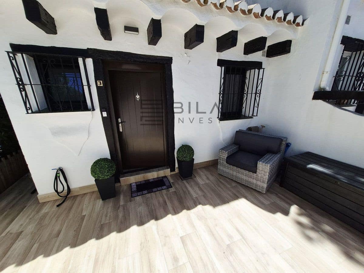 Casa de 2 habitaciones en Calahonda en venta con piscina - 450.000 € (Ref: 9880518)